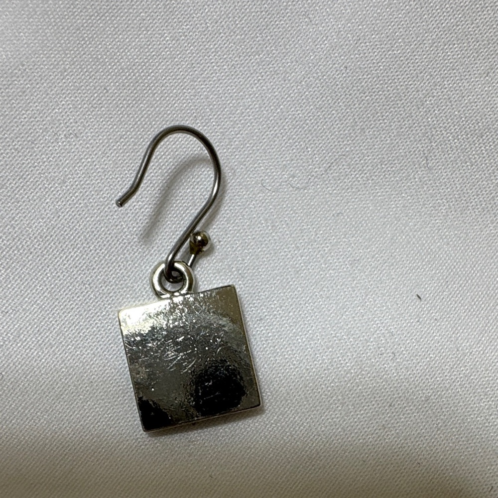 Elegant Green Square Earrings - Picture 5 of 6